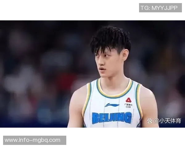 曾凡博上场即紧逼布克遭吹防守犯规展现CBA防守强度