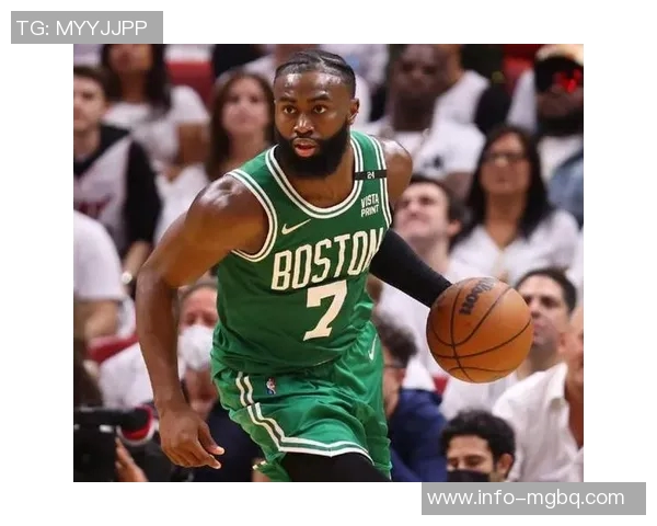 杰伦布朗半场表现平平7投3中三分命中率高但仅得8分助力球队需更努力