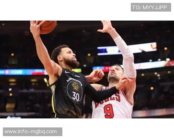 库里本赛季对阵拓者表现惊艳却遭遇三连败令人唏嘘