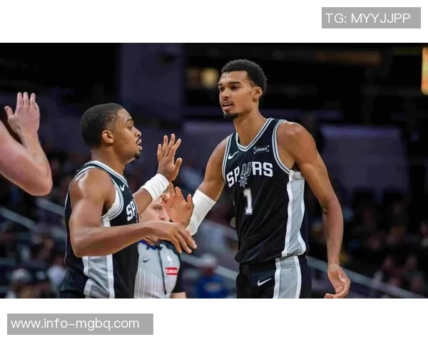 马刺公牛终结连胜纪录绿军四连胜领跑联盟勇士快船篮网紧随其后 马刺公牛终结连胜纪录绿军四连胜领跑联盟勇士快船篮网紧随其后